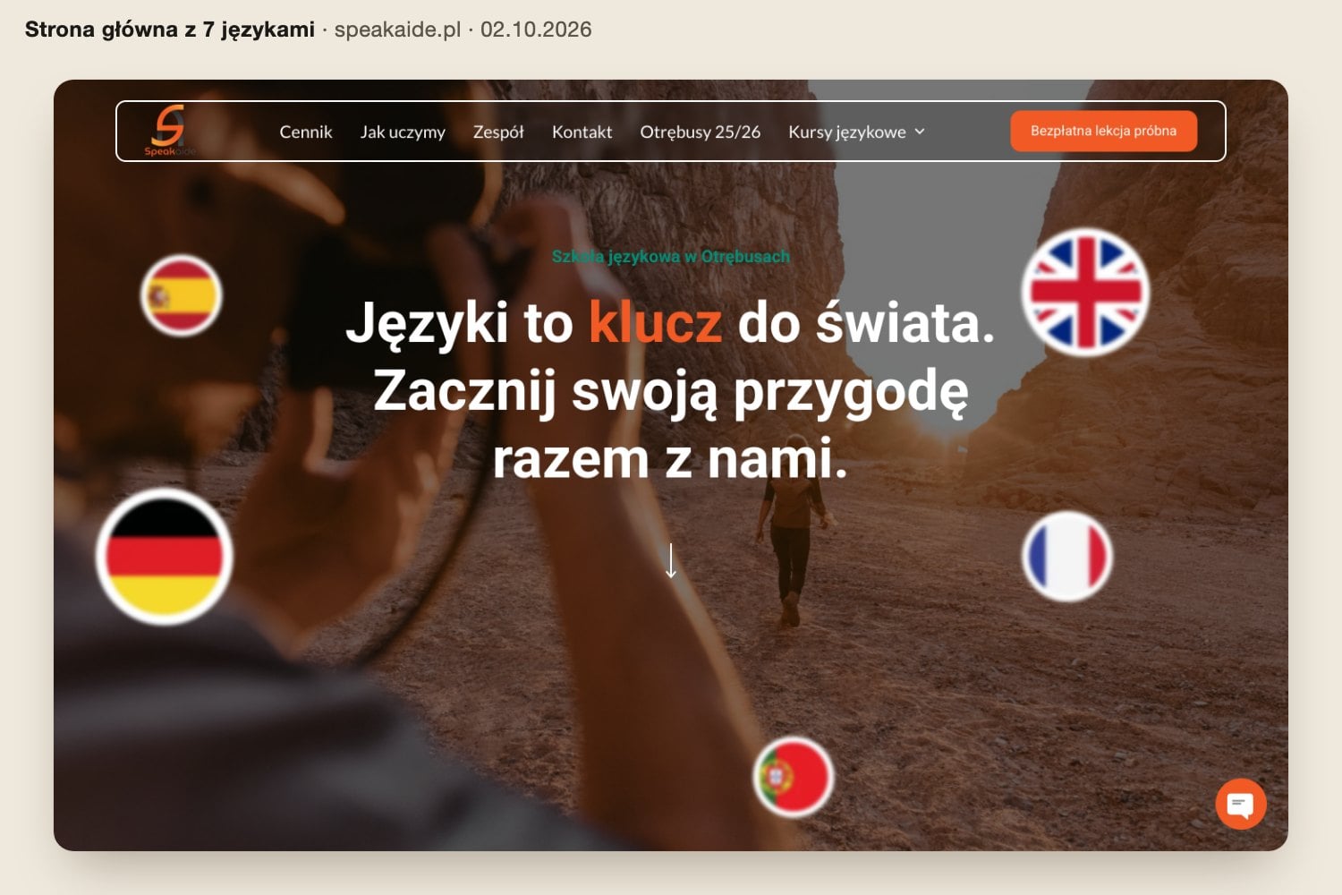Strona główna speakaide.pl: hasło „Języki to klucz do świata” i okrągłe flagi języków wokół, przycisk bezpłatnej lekcji próbnej w menu